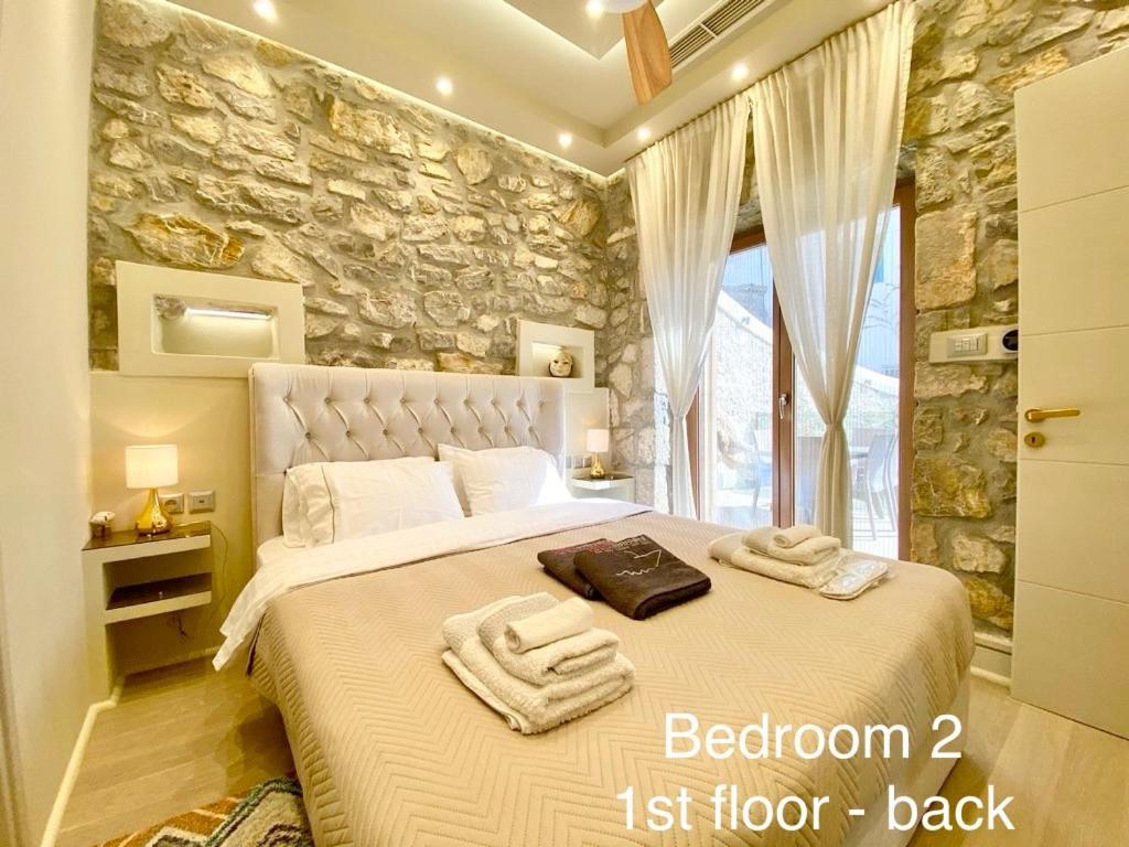 Villasonboard Rock Villa 3 Bed, 3 Bath, Jacuzzi, Seaside Ermióni Eksteriør bilde