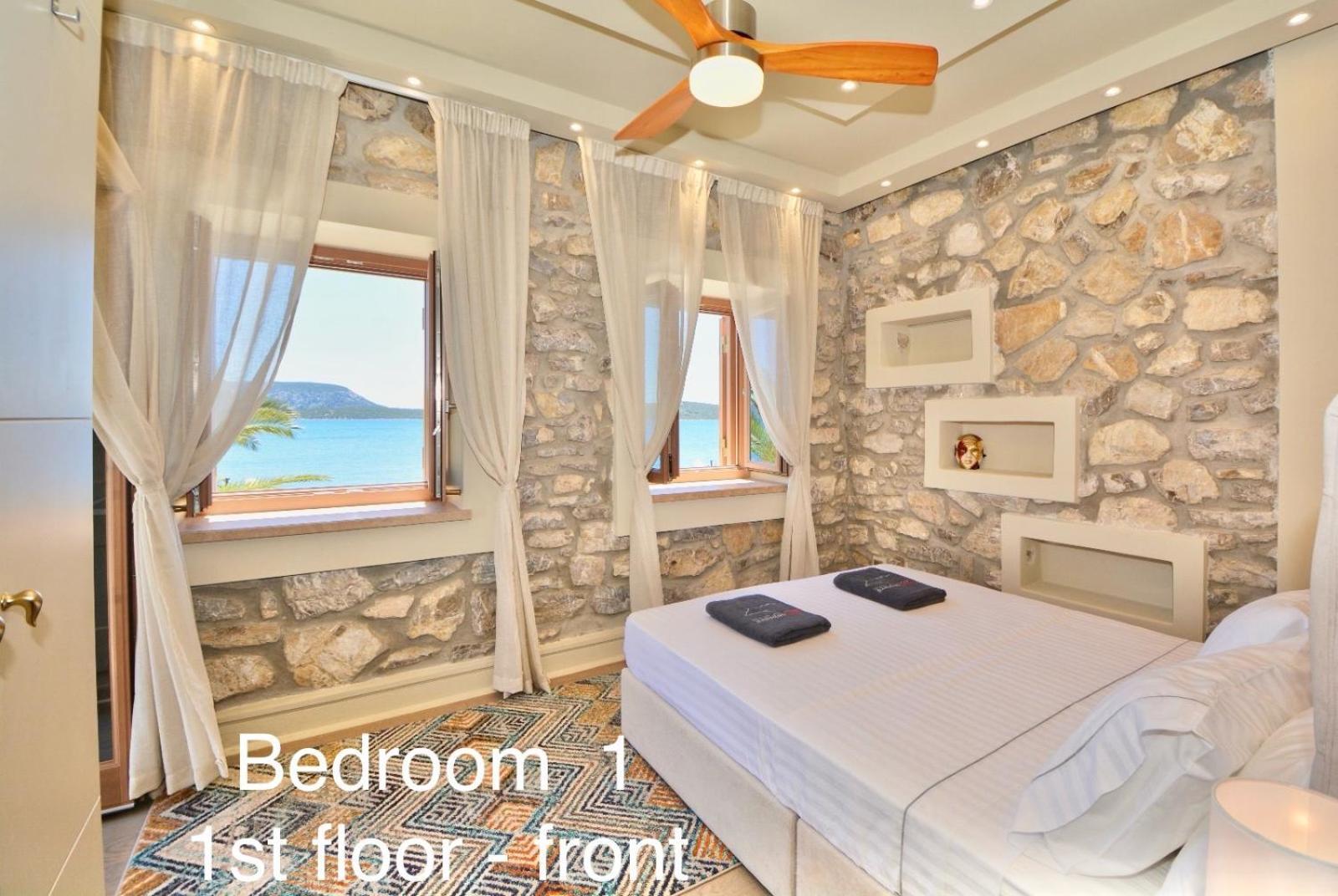Villasonboard Rock Villa 3 Bed, 3 Bath, Jacuzzi, Seaside Ermióni Eksteriør bilde