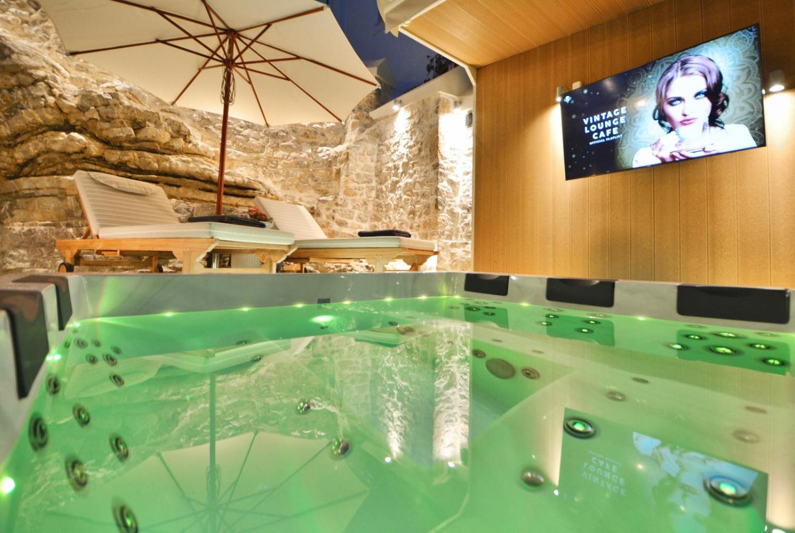 Villasonboard Rock Villa 3 Bed, 3 Bath, Jacuzzi, Seaside Ermióni Eksteriør bilde