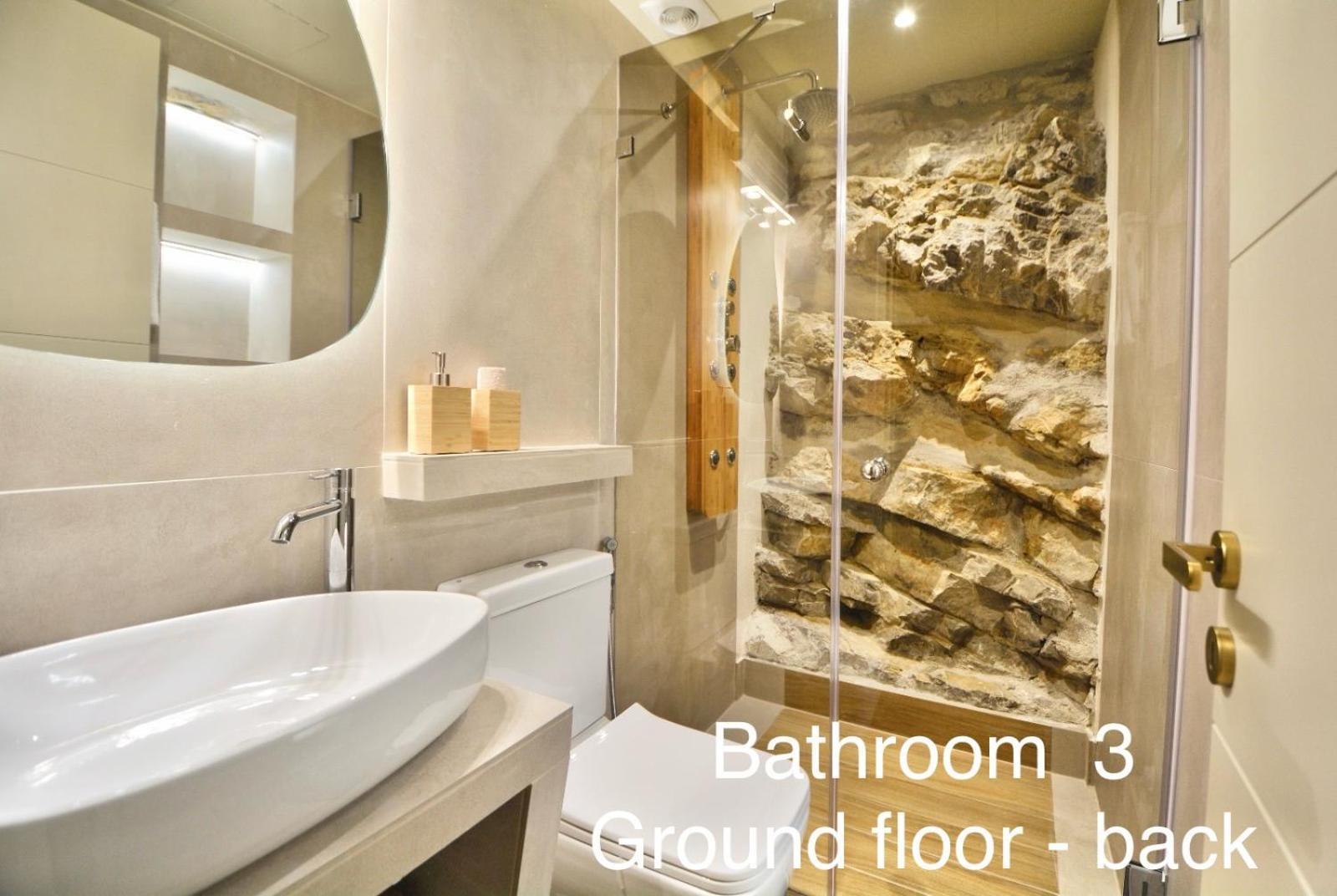 Villasonboard Rock Villa 3 Bed, 3 Bath, Jacuzzi, Seaside Ermióni Eksteriør bilde