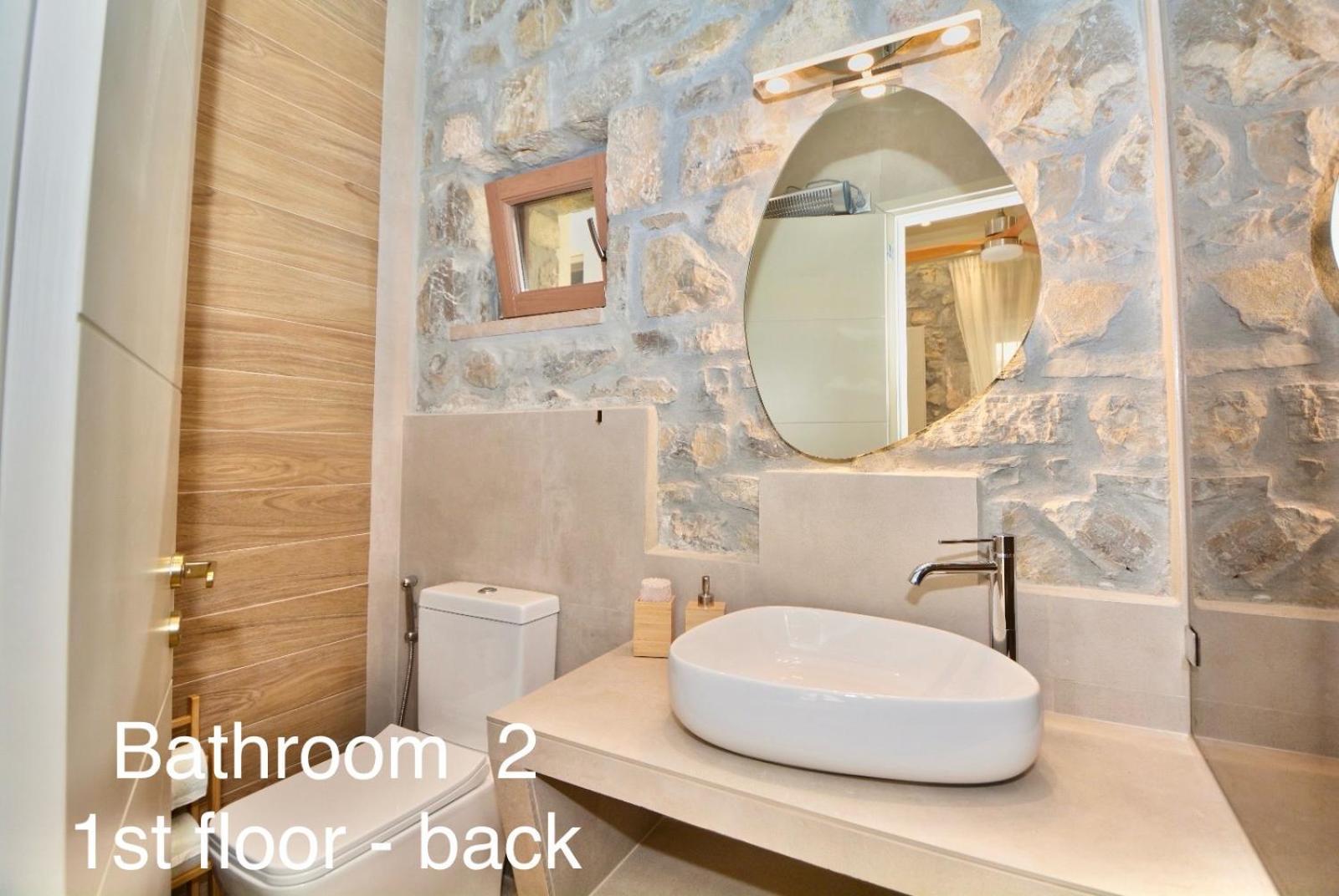 Villasonboard Rock Villa 3 Bed, 3 Bath, Jacuzzi, Seaside Ermióni Eksteriør bilde
