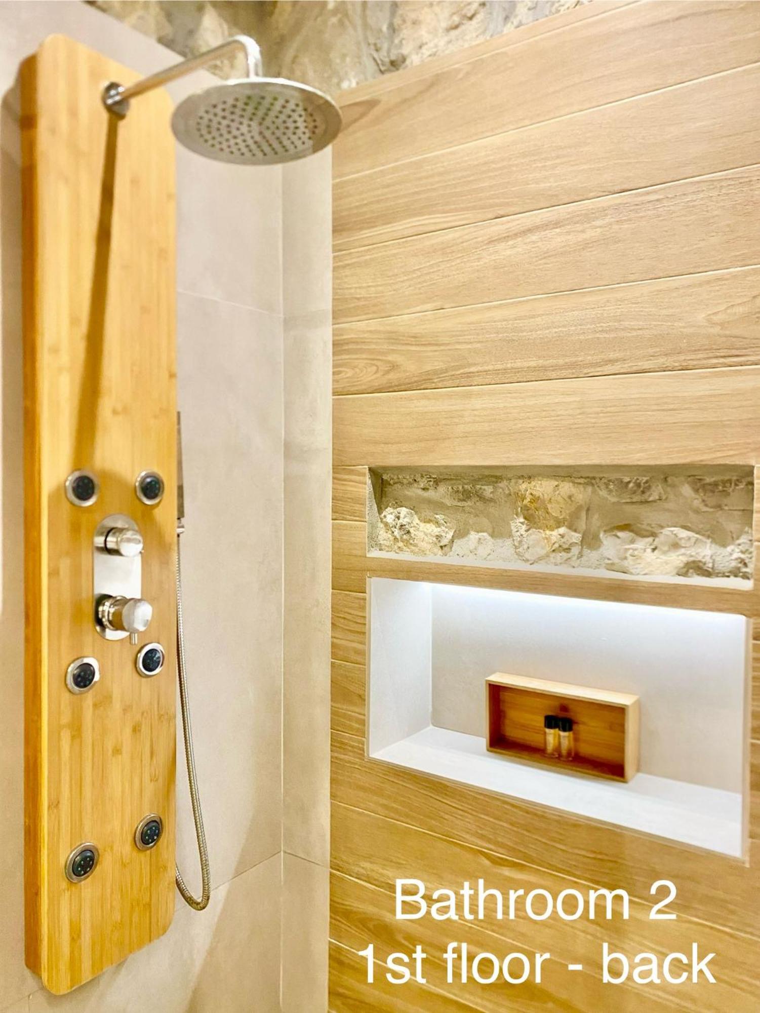 Villasonboard Rock Villa 3 Bed, 3 Bath, Jacuzzi, Seaside Ermióni Eksteriør bilde