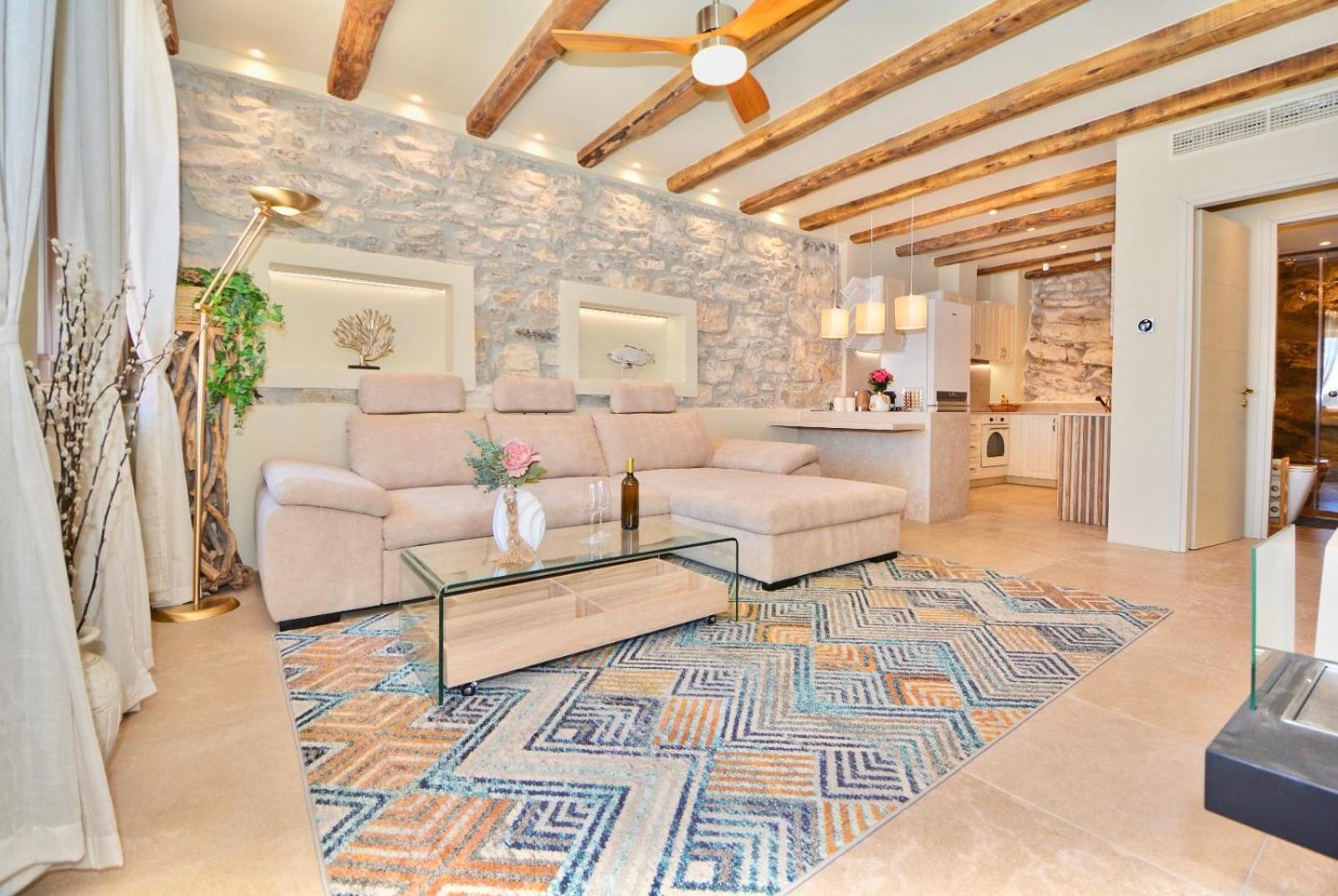 Villasonboard Rock Villa 3 Bed, 3 Bath, Jacuzzi, Seaside Ermióni Eksteriør bilde