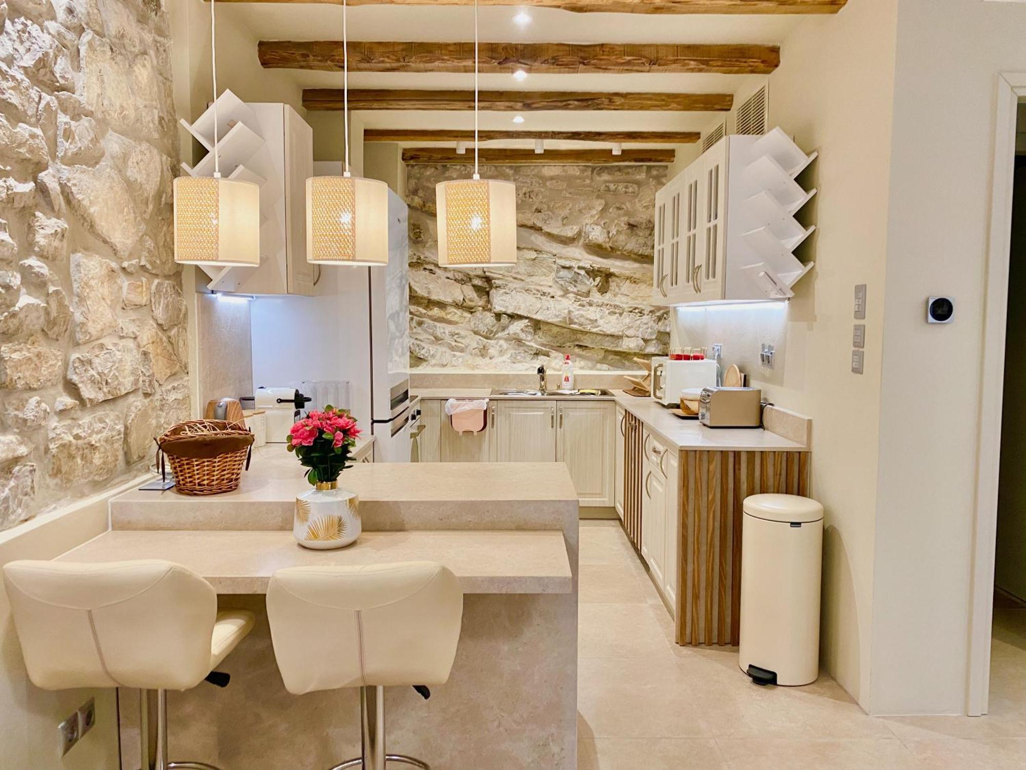 Villasonboard Rock Villa 3 Bed, 3 Bath, Jacuzzi, Seaside Ermióni Eksteriør bilde